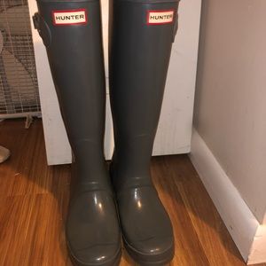 LIKE NEW GRAY HUNTER BOOTS